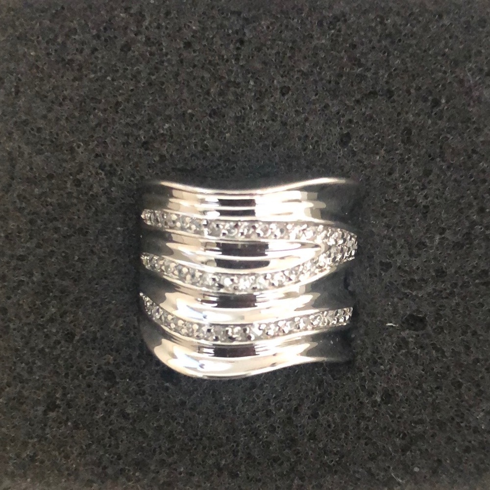 Lia Sophia Revved UP Ring EUC